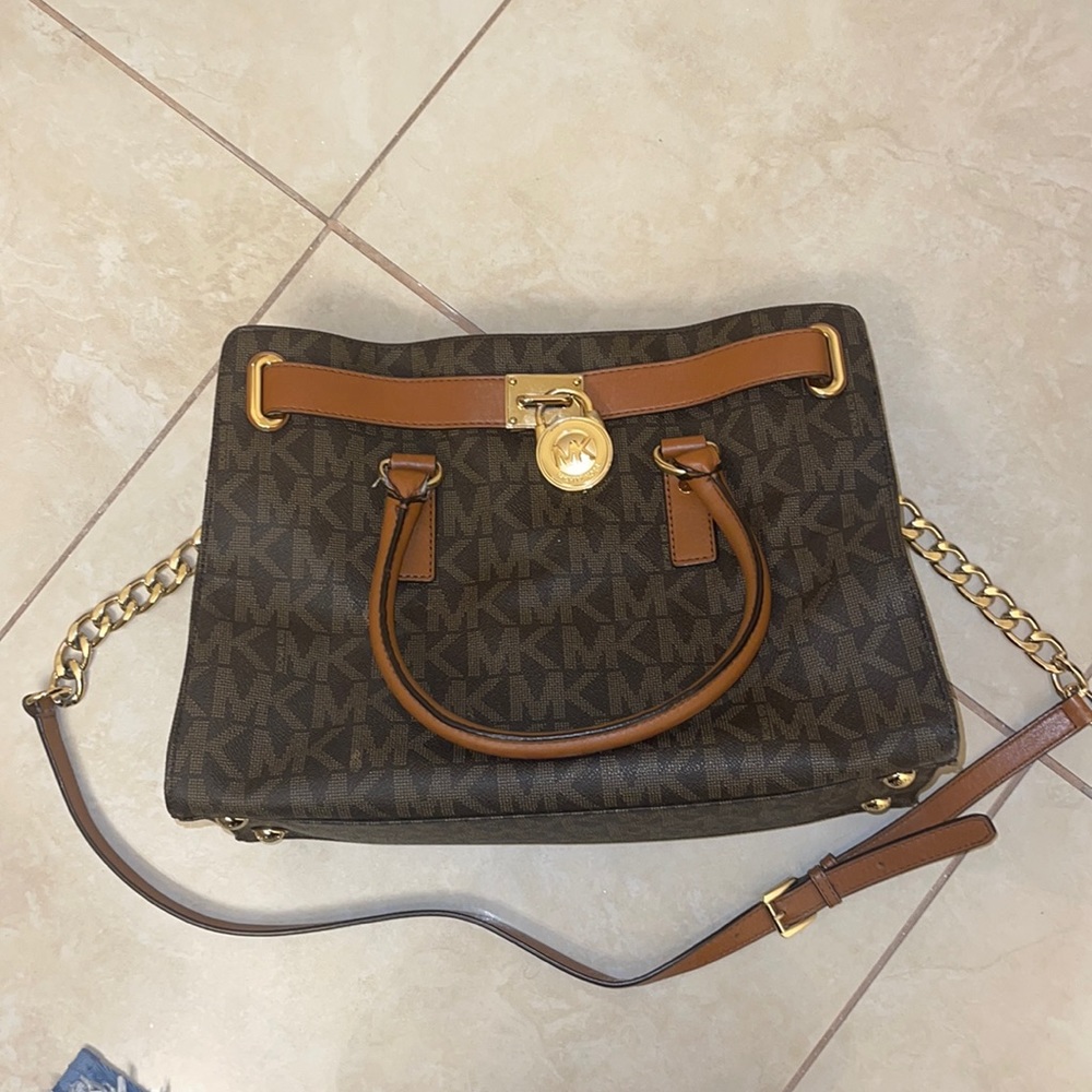 Woman’s Michael Kors pocketbook
